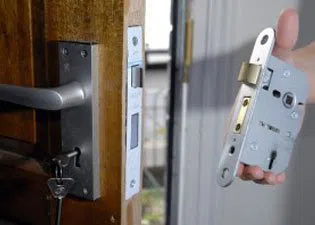 Aqua Locksmith Store Berlin, CT 860-261-9286 - 6-Locks-Replace